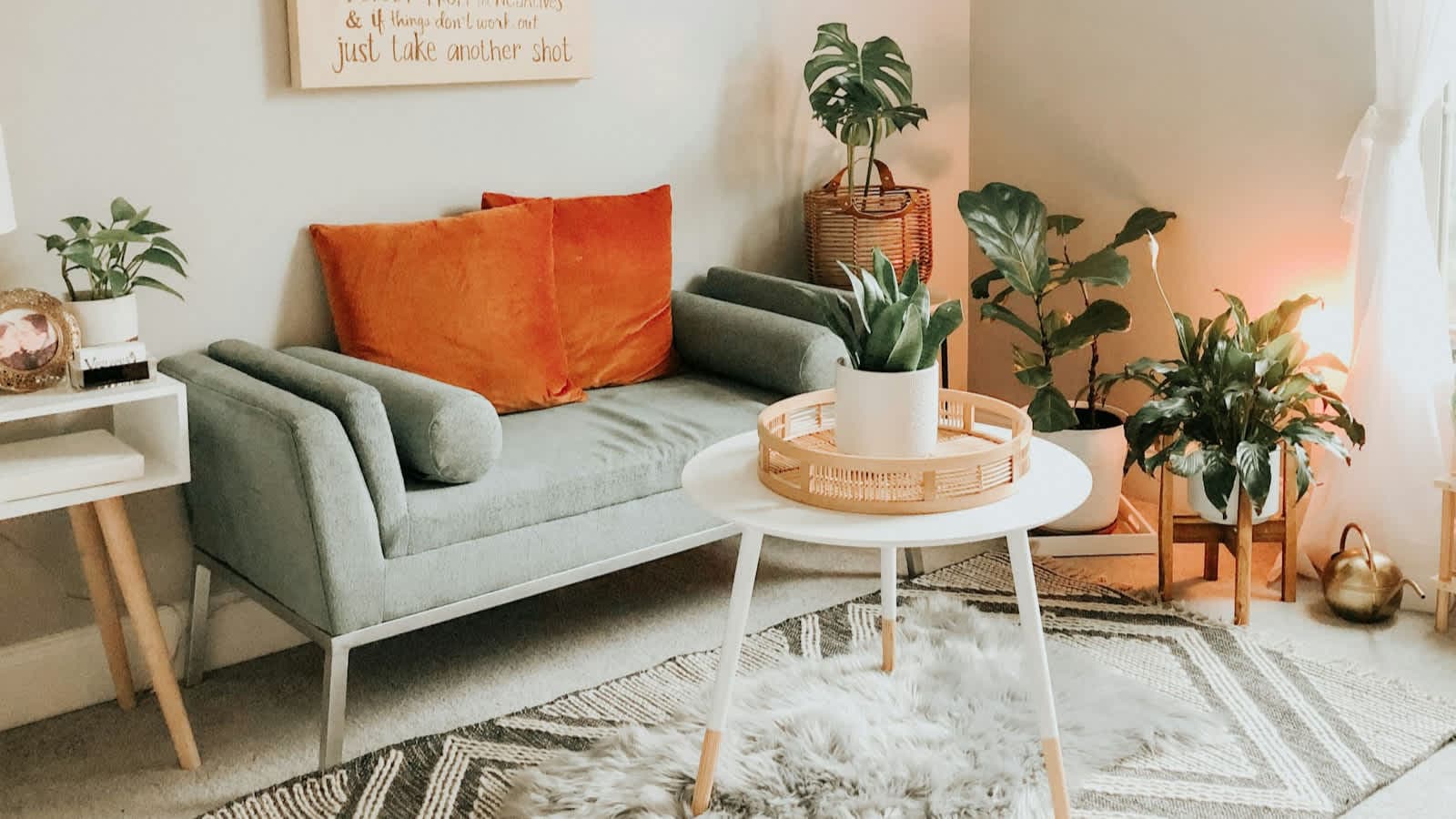 Minimalist Living: How Decluttering Your Space Can Clear Your Mind